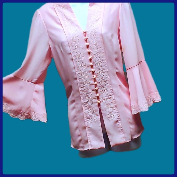 Bubblegum Pink Button Up Blouse with Lettuce Sleeves by Victor Costa - Picture 4 of 6